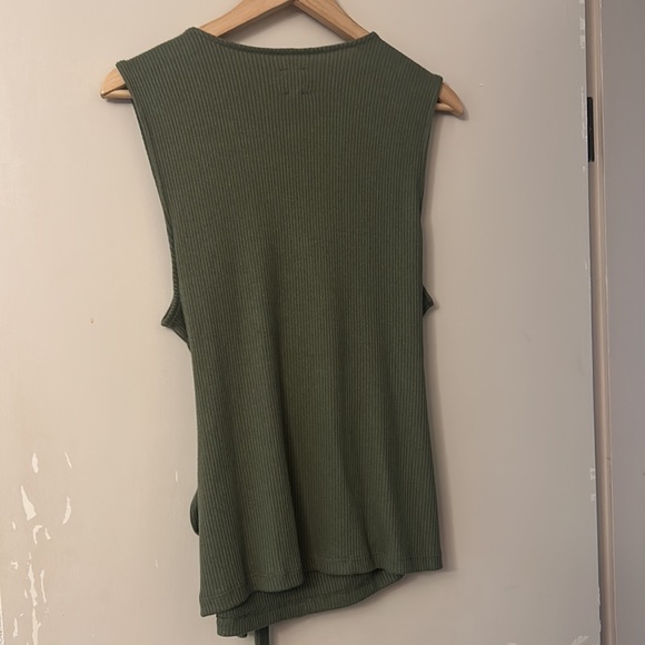 Green wrap top (size large) - Picture 4 of 4